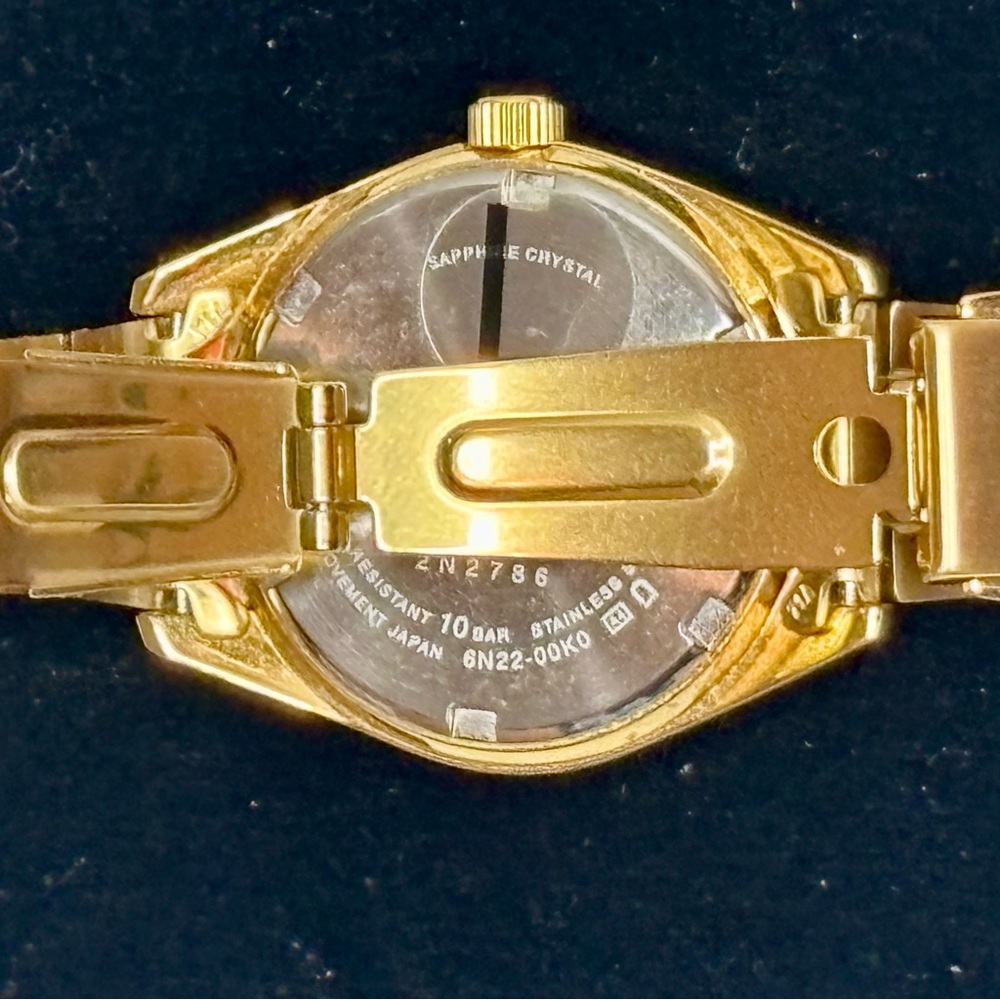 NIB Seiko Essentials Quartz Gold Tone Women’s Watch Sapphire Crystal LumiBrite - Picture 4 of 14